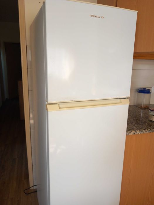 Frigorífico  usado em bom estado