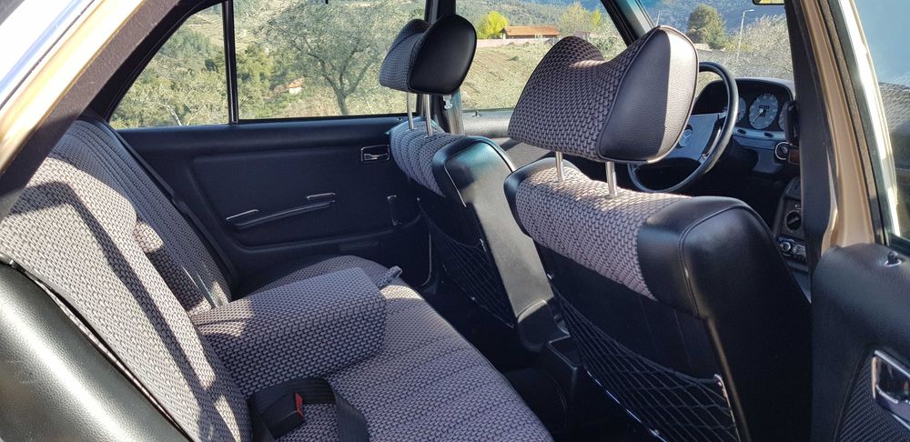 MERCEDES W123 240D 1983.