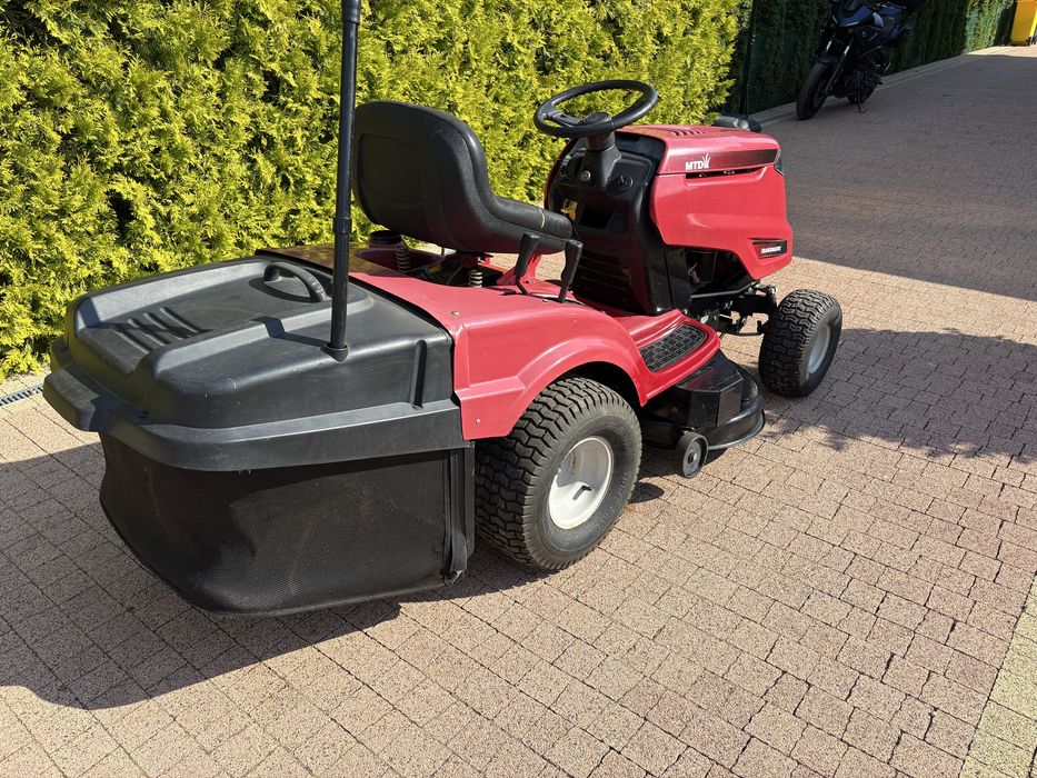 Traktorek z koszem MTD silnik B&S 13 hp.
