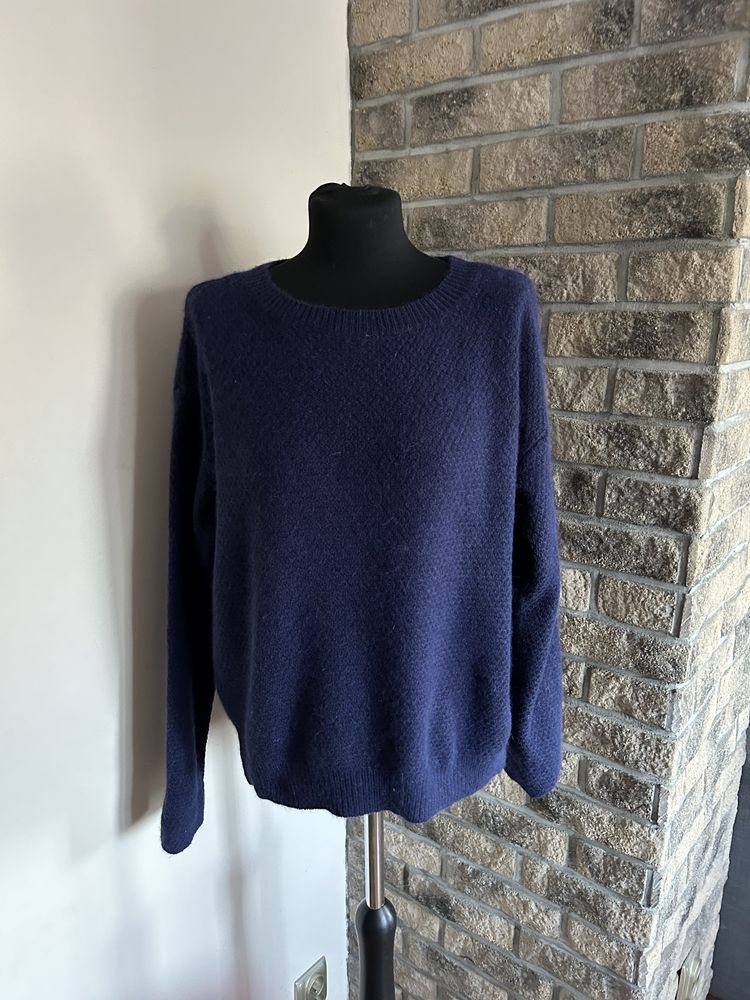 Granatowy wełniany puszysty sweter rozmiar L/40 angora