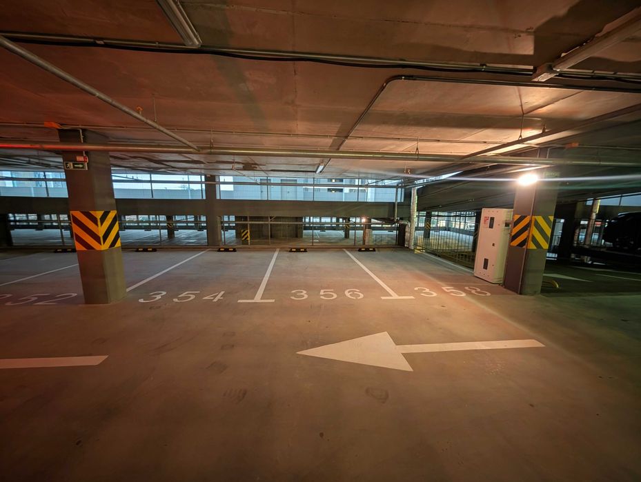 Оренда паркомісця, Варшавський 3, Всеволода Змієнка 32, паркінг 7.9