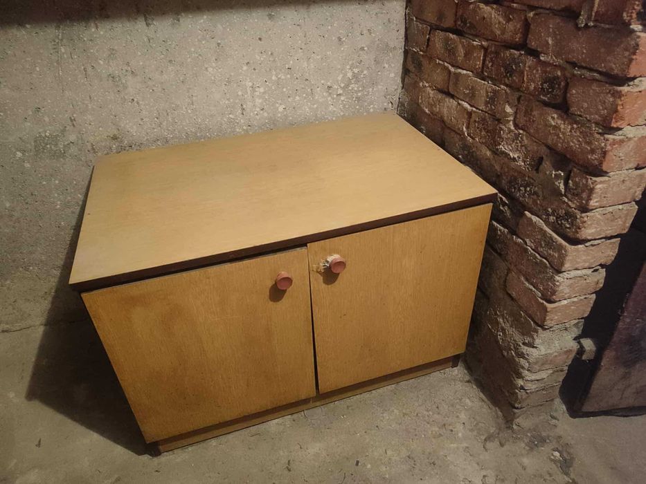 Szafka do piwnicy lub garażu