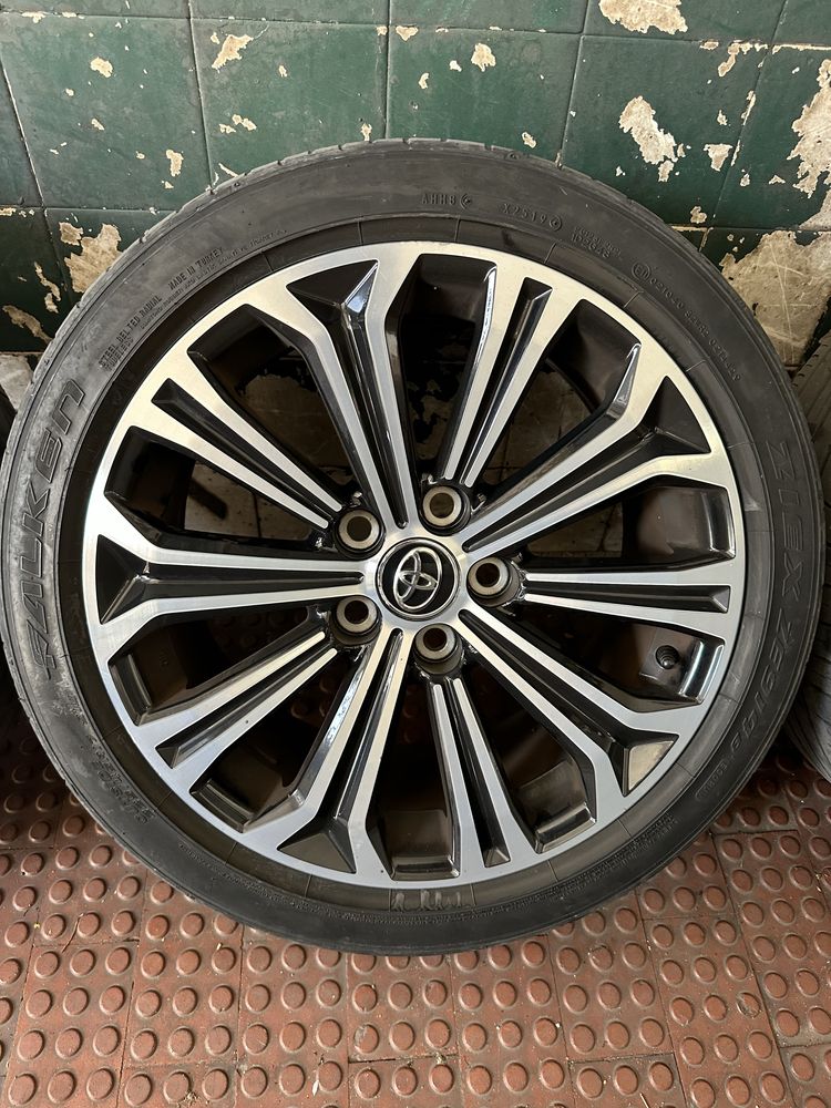 Jantes e pneus Originais Toyota Corolla  5x114.3 R17