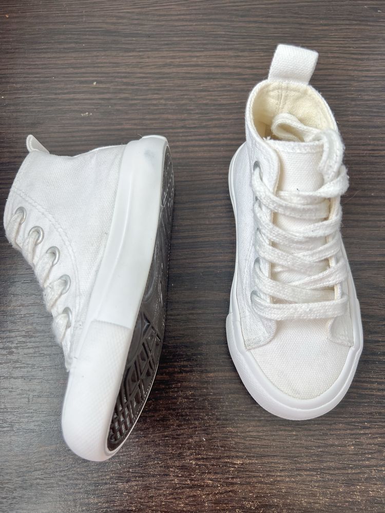 Кеди у стилі Converse