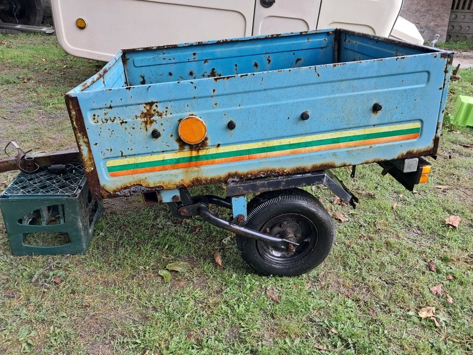 Przyczepka samochodowa pozostałości