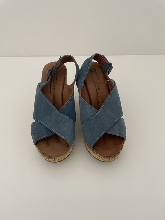 Vendo Sandálias tamanho 37