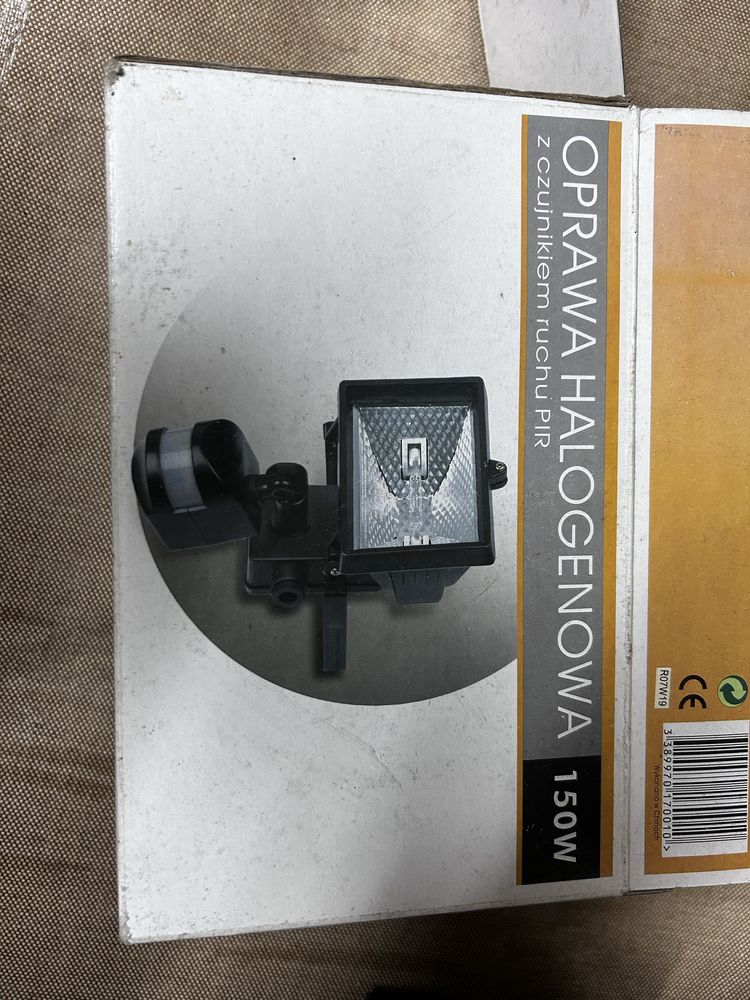 Oprawa halogenowa z czujnikiem ruchu