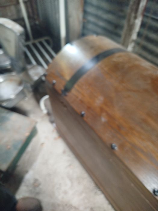 Baú antigo em madeira