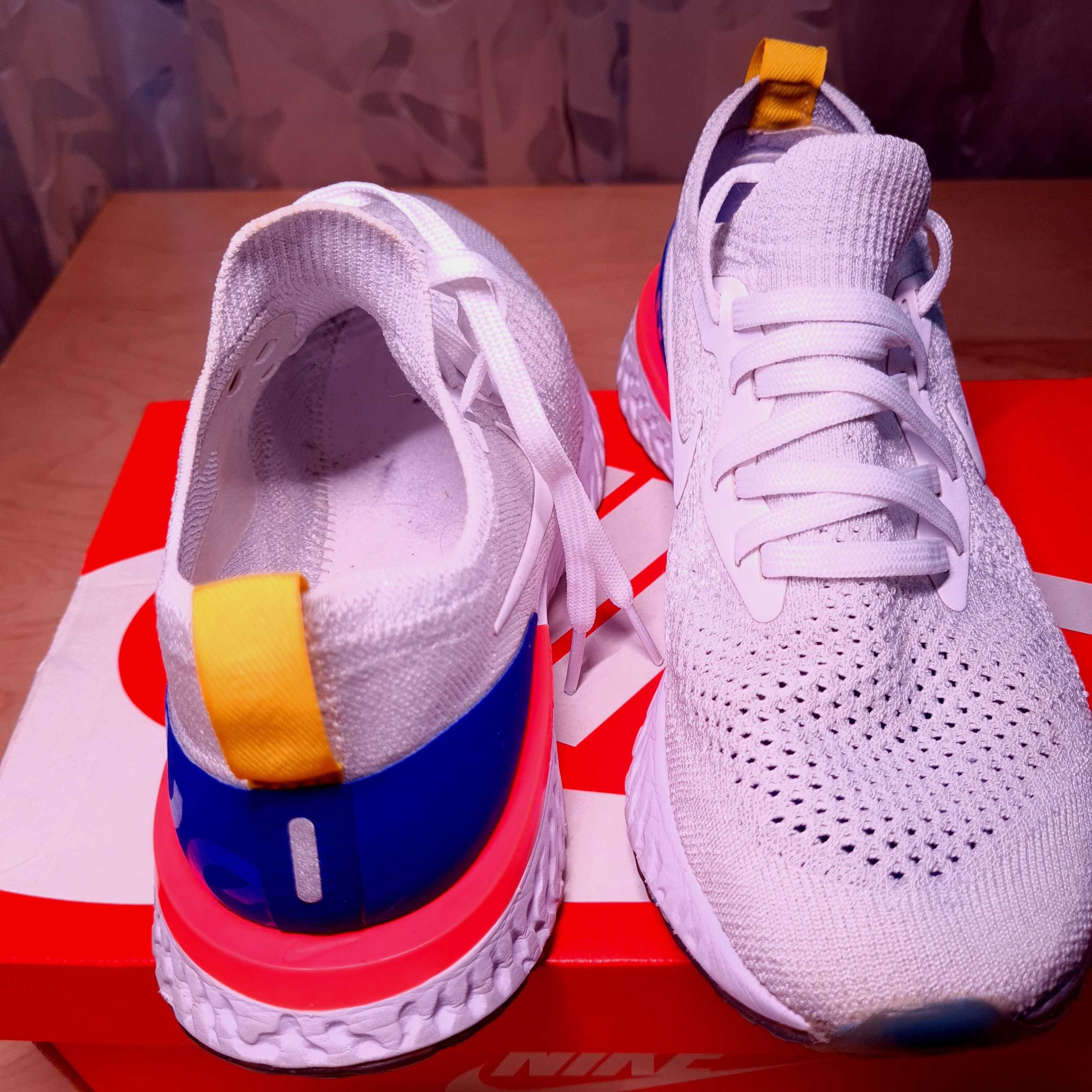 Бігові кросівки nike epic react flyknit 1 білі