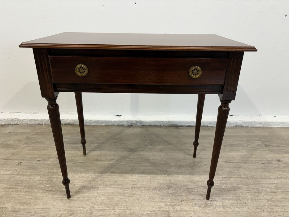 Stylowa ciemna konsola z szufladą