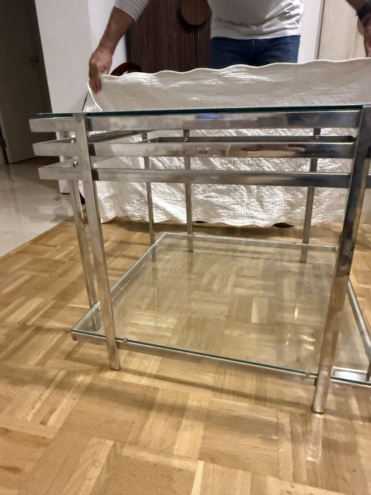 Mesa de apoio em vidro e inox