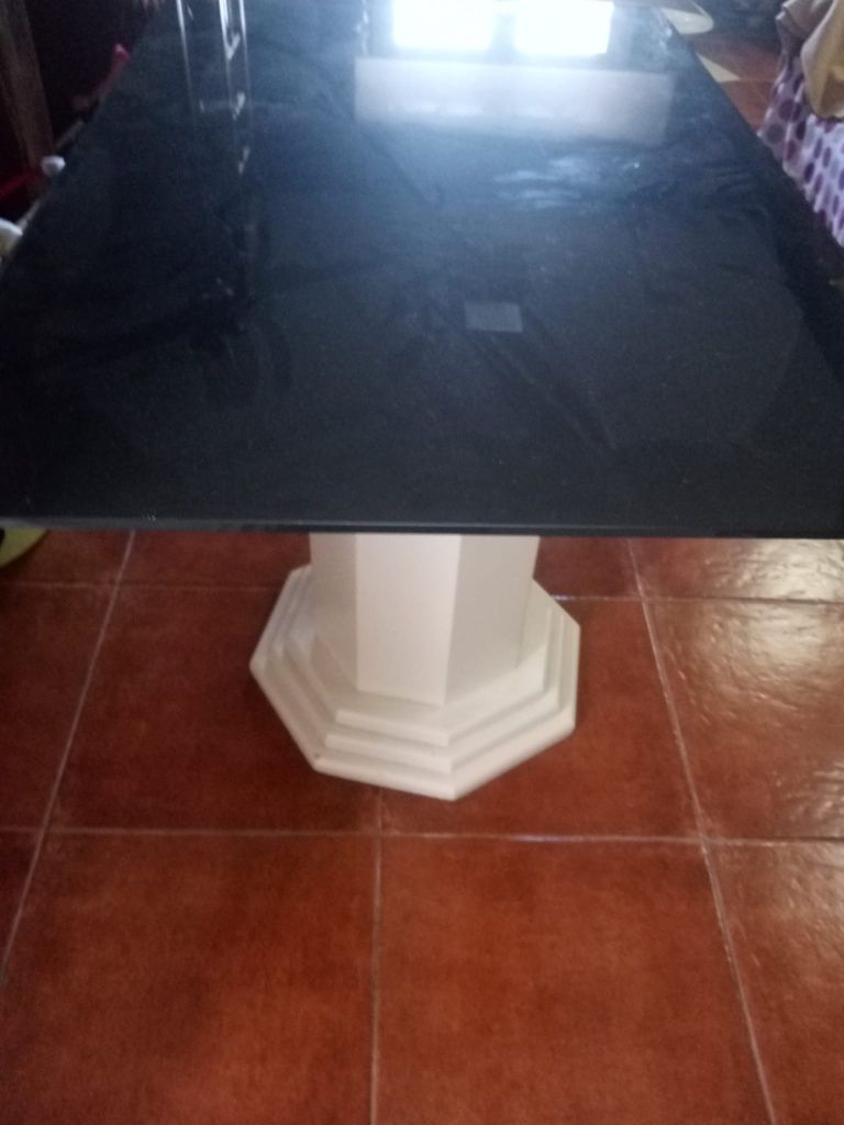 Mesa de vidro "estilo romano"