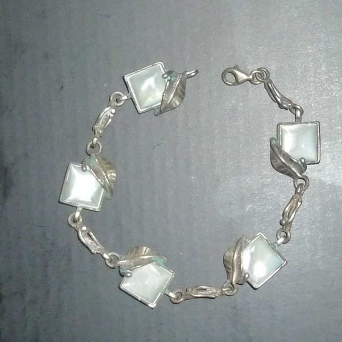 srebrna bransoletka z masą perłową