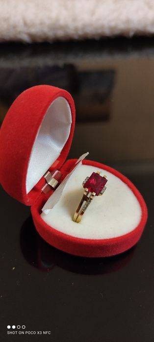Złoty Pierścionek z Rubinem