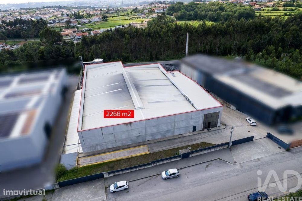Armazém em Nogueira do Cravo e Pindelo de 2268,00 m2