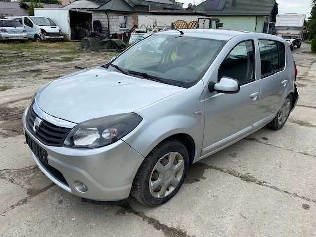 Кузов,кузовние запчасти для Renaulte Sandero