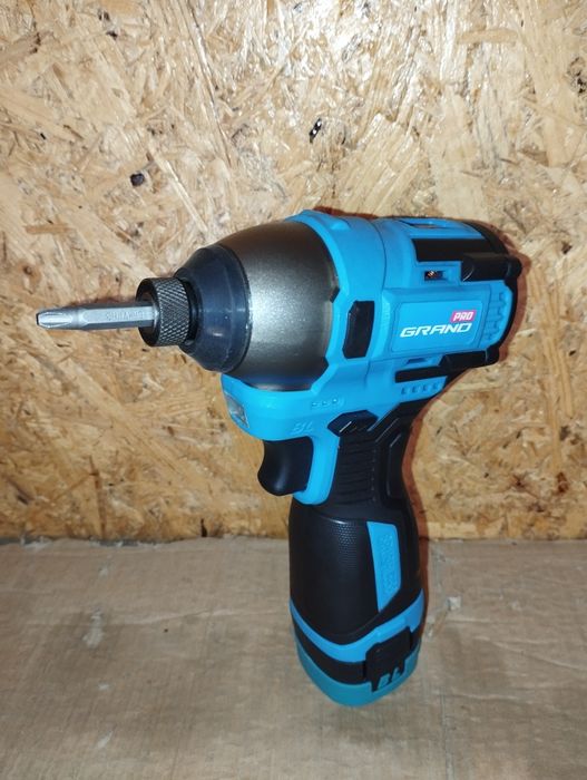 Гвинтоверт Grand АГУ-16 BL 120Нм імпакт