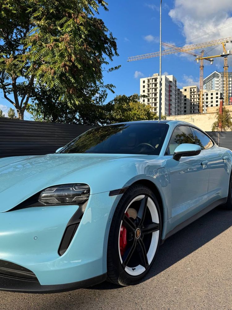 Porsche taycan 4s 2022 Перый хозяин.
