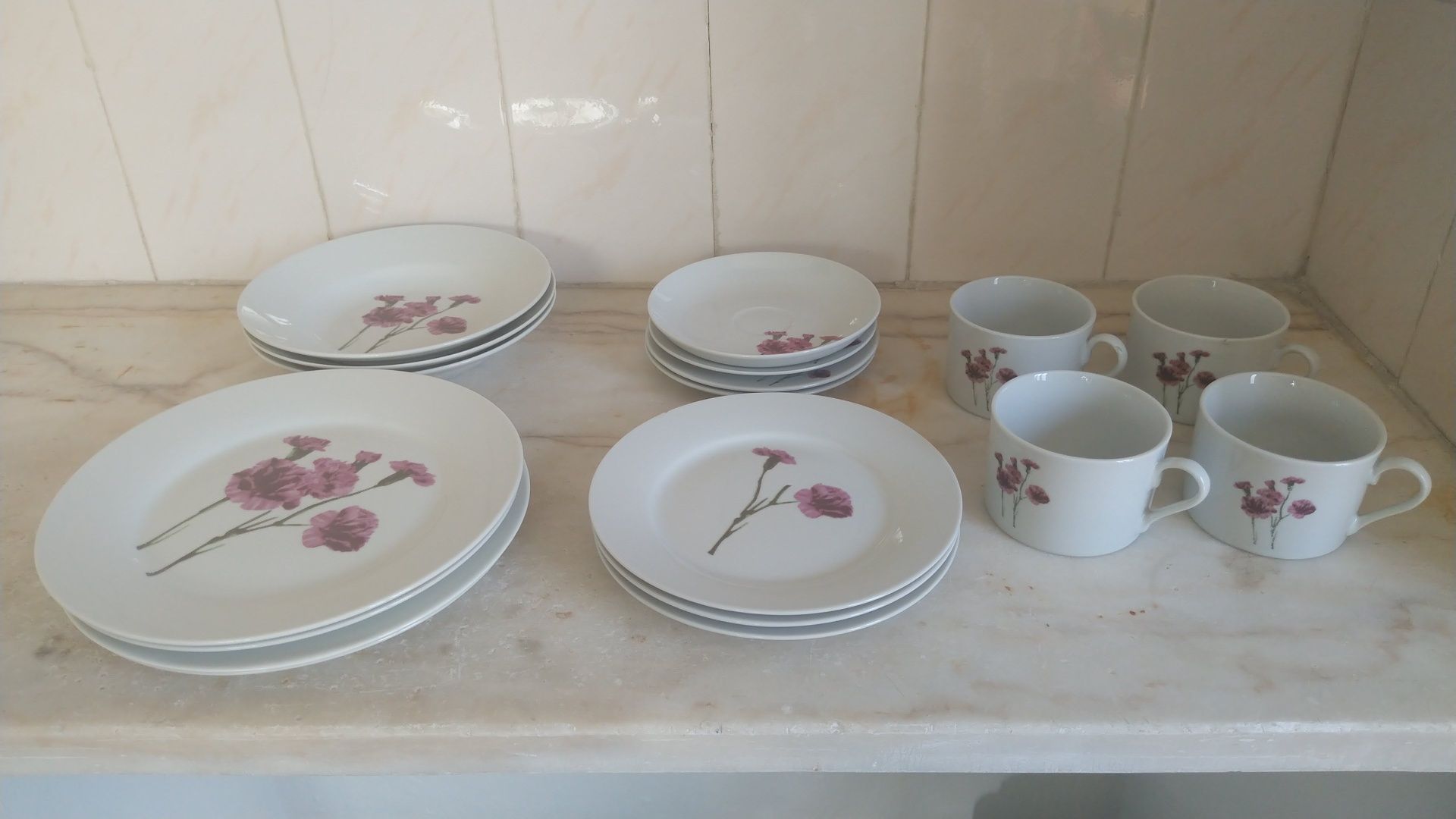 Conjunto De Loiça Decoração Cravos Rosa
