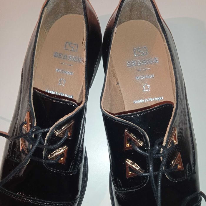 Sapatos pretos-Mulher