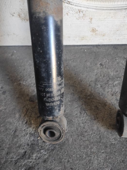 Продам тормозные диски задние. Пружины задние. Задние амортизаторы.