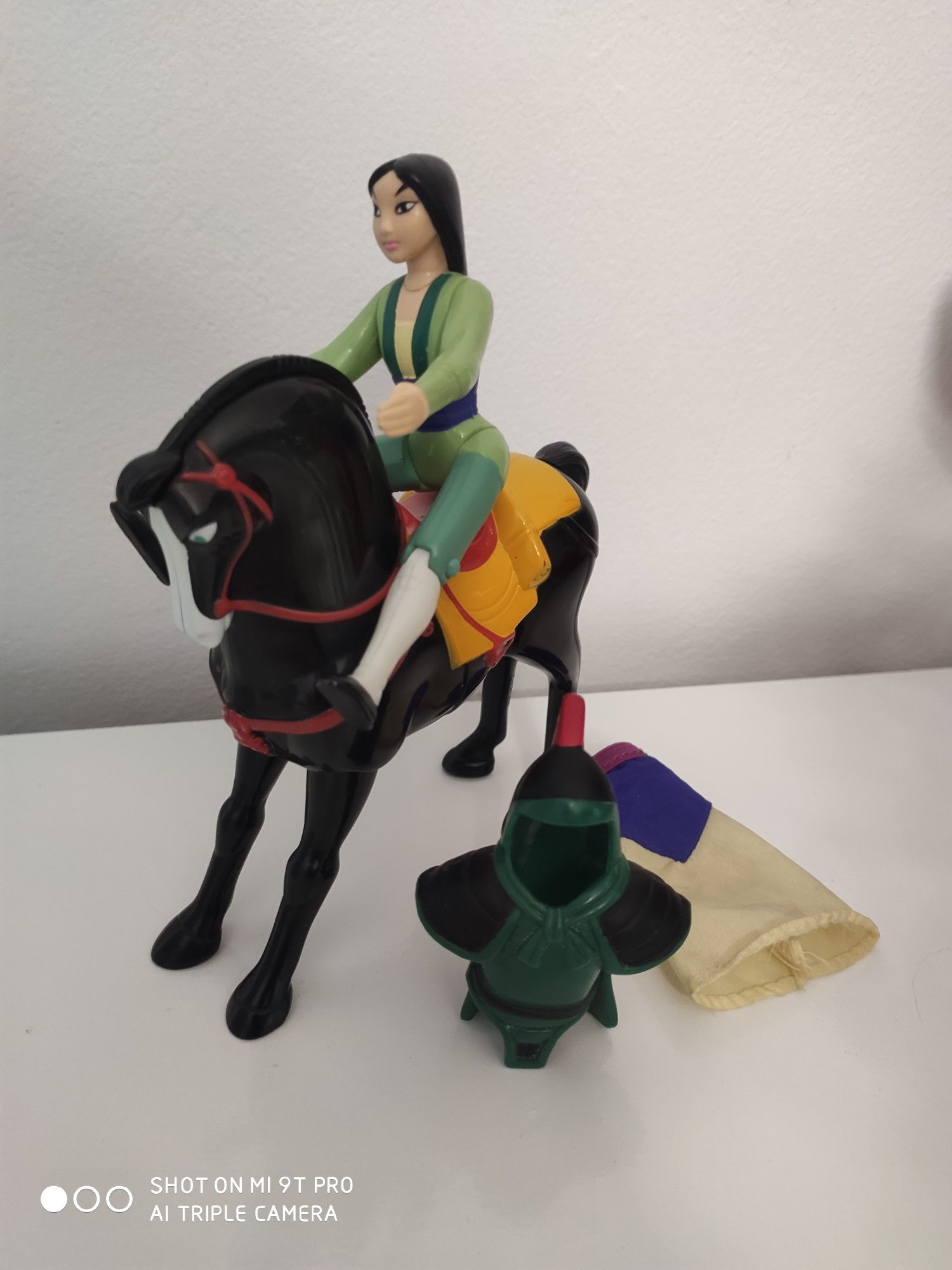 Disney Mulan oryginalna z koniem i ubraniem