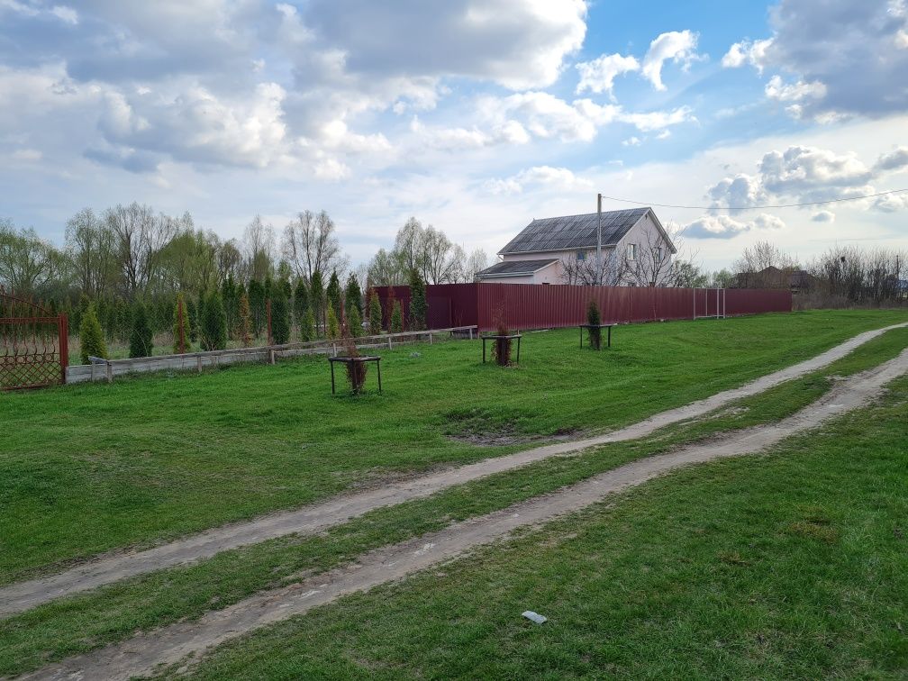 Требухів вул Космонавтів власник недорого продам 12 соток