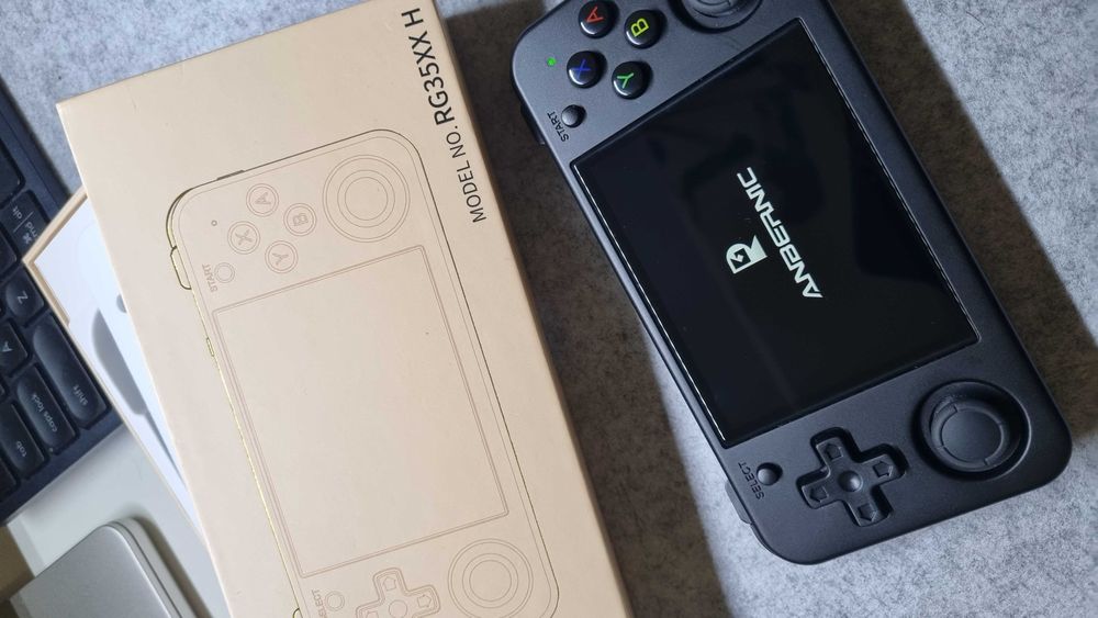 Konsola ANBERNIC RG35XX H + karta 64GB - używana ok 8h - jak nowa