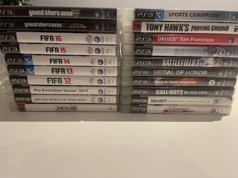 PS3 + comandos + comandos Move e câmara + jogos