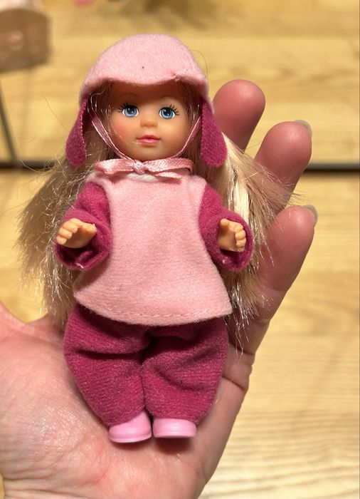 Lalka Barbie Chelsea w pidżamie w łóżeczku Akcesoria