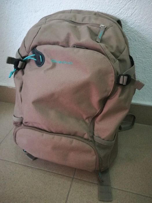 Mochila , mala ou saco para transporte de artigos de bébé da Quechua