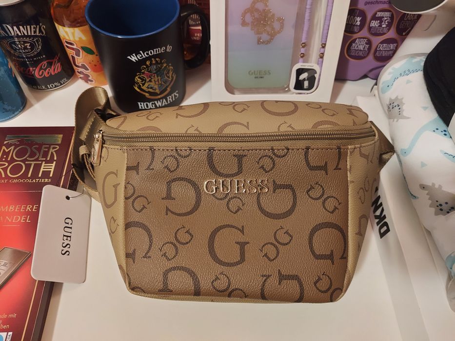 Фирменная оригинал сумка бананка Guess