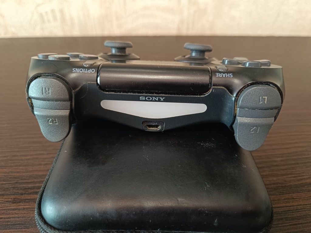 Джостик на PS4 оригінал.