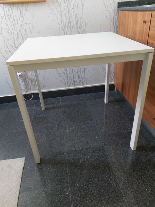 Mesa branca quadrada 75×75