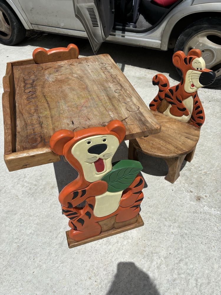 Secretária e cadeira de madeira infantil Tigger