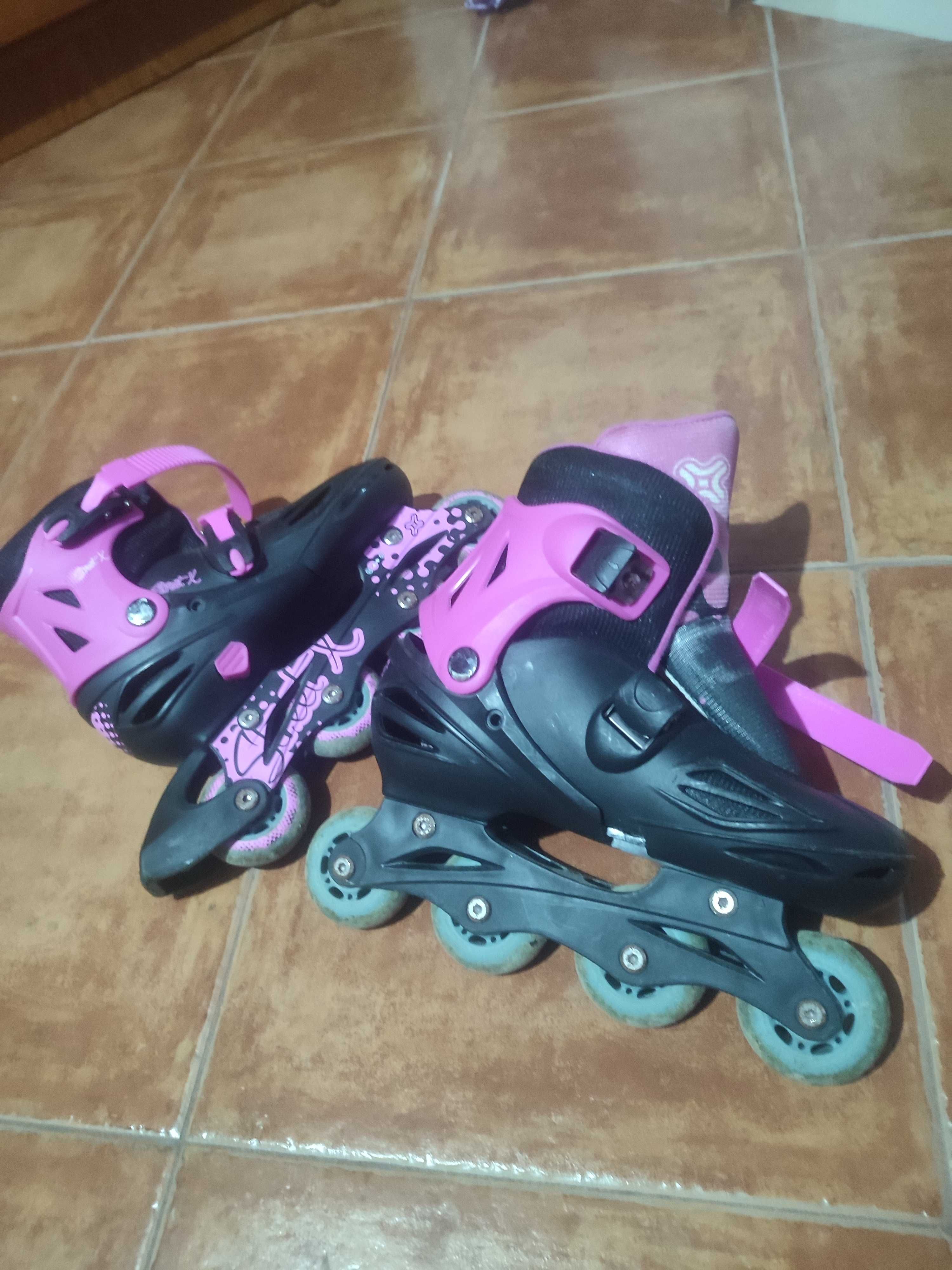 Patins Street x com equipamentos de proteção
