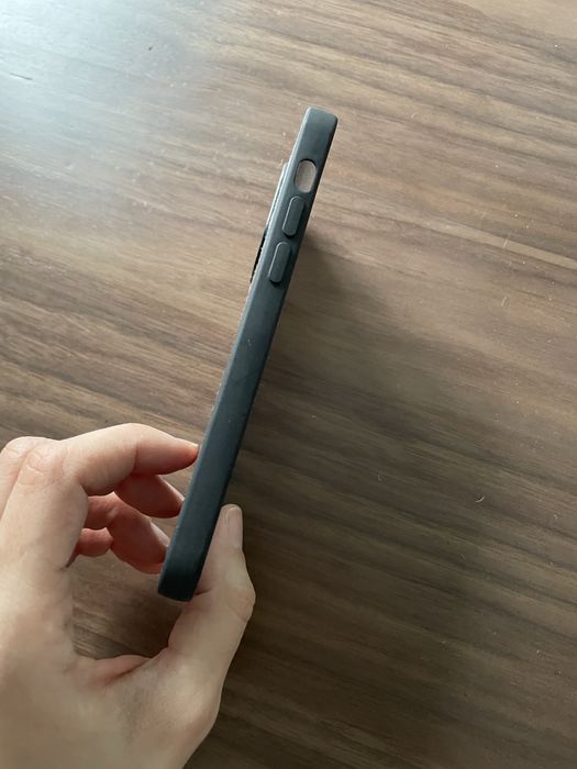 Capa Preta com padrão para iPhone 12