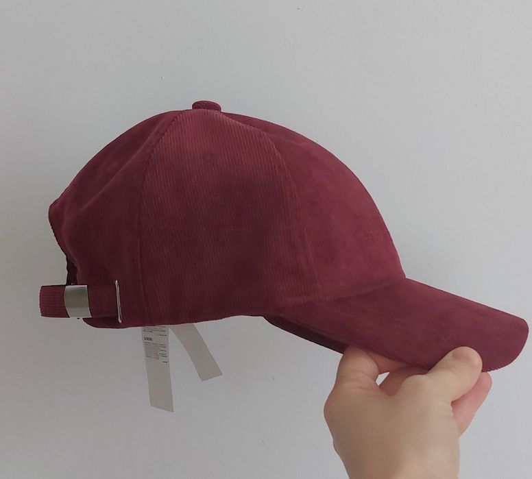 Nowa czapka z daszkiem sztruks bordo sinsay