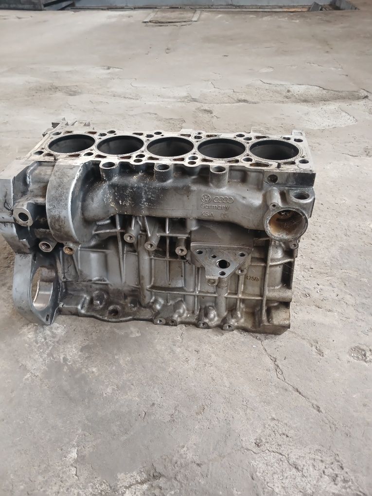 Блок цилиндров Таурег 2.5 ТДИ R5 BAC