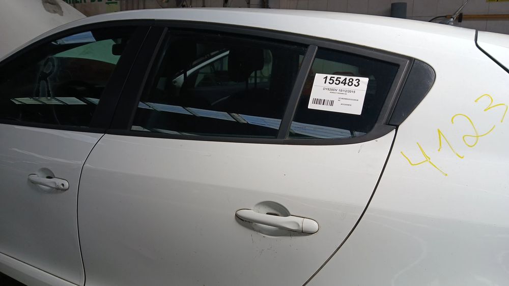 Porta trás esquerda RENAULT Megane III (BZ0_)