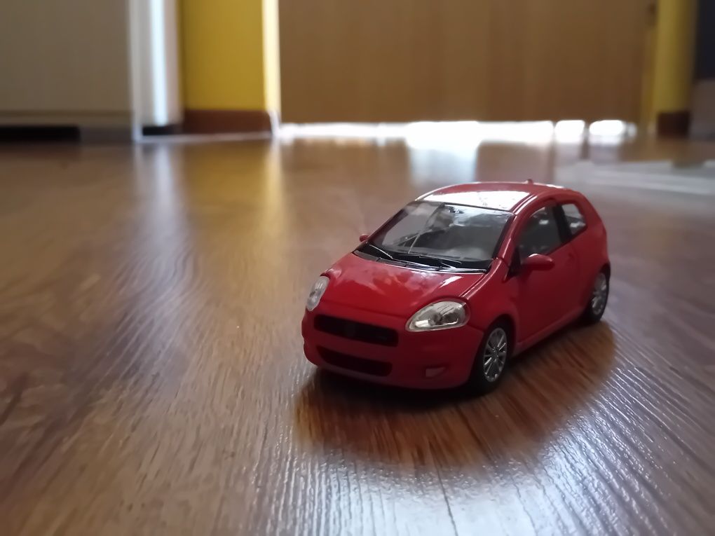 Model samochodu.