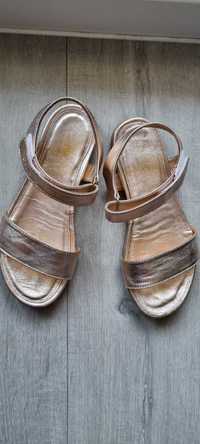 Sandały różowozłote Ochnik