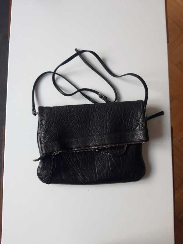 Czarna skórzana torebka kopertówka Gino Rossi