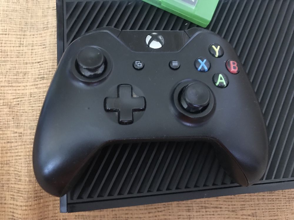 Продам xbox one на 512гб