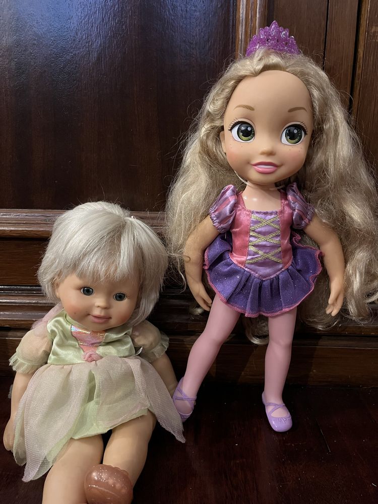 Boneca Rapunzel e boneca Tinker Bell