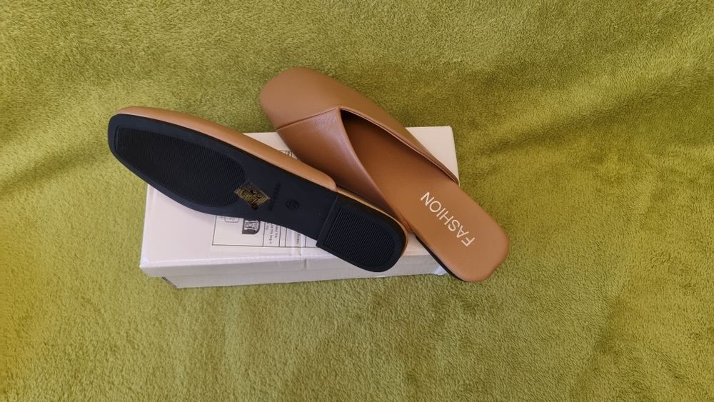 Шльопанці жіночі.