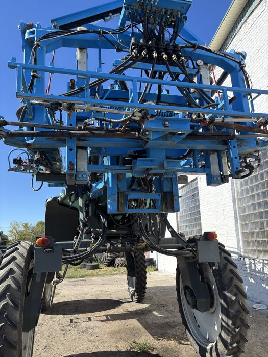 Самохідний оприскувач Berthoud Raptor 4240