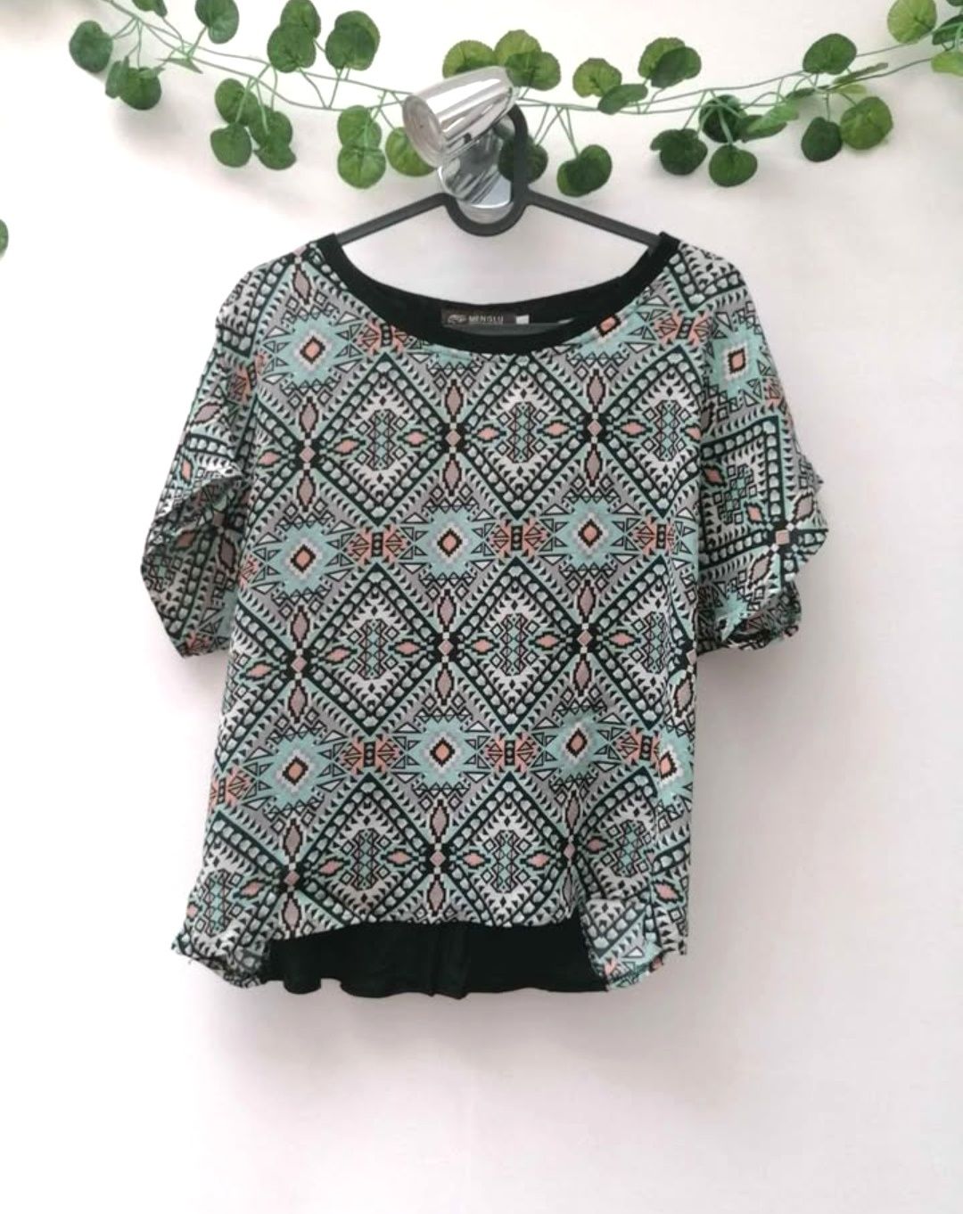 Blusa de Manga Curta com Padrão Geométrico