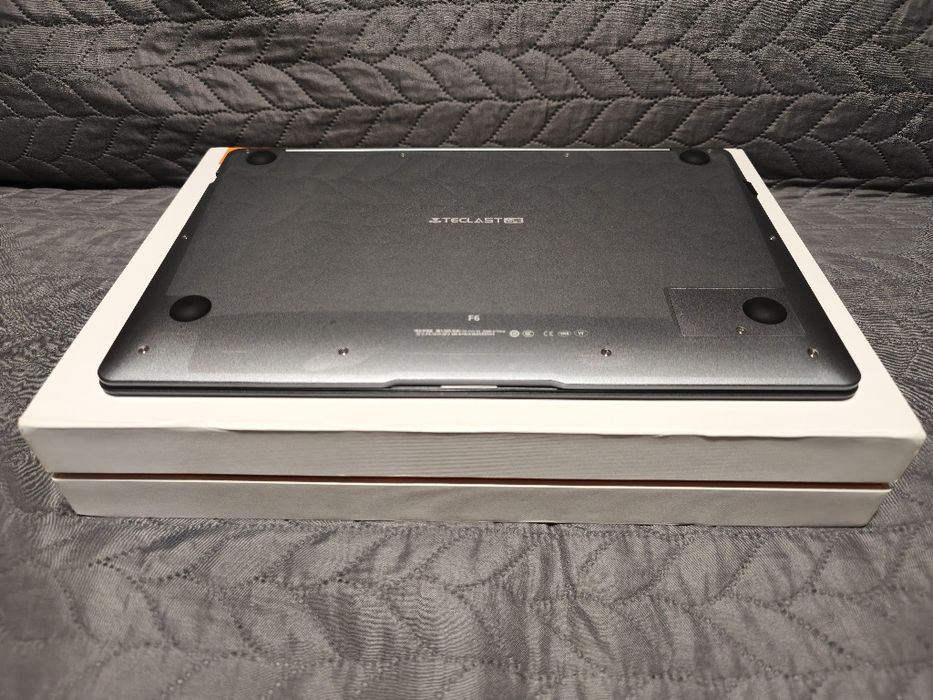 Laptop z Windows, 6 GB RAM, 128 GB SSD jak nowy