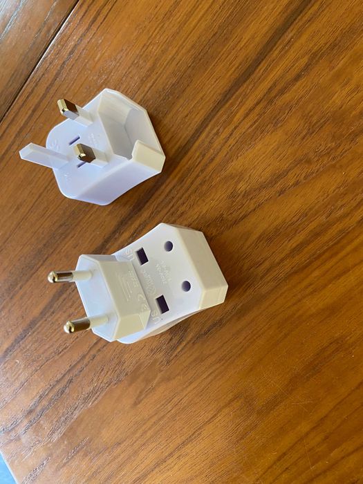 Adaptador de tomada para EUR / USA / UK